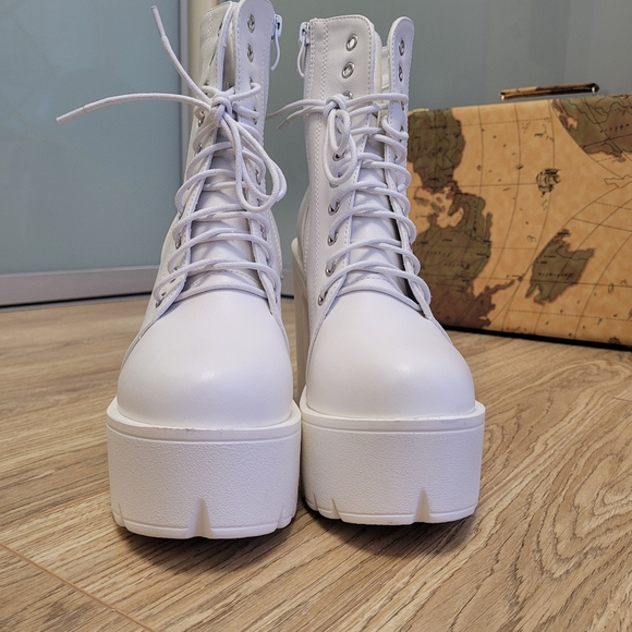 White Platform booties - Picture 3 of 9